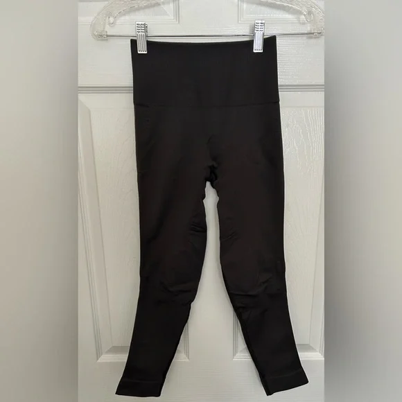 Lululemon Zone In Crop - Picture 8 of 9